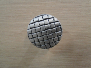 bouton en inox avec un dcor de mailles trsses design