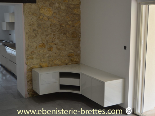 meuble tlvision angle suspendu dans maison contemporaine  Bordeaux