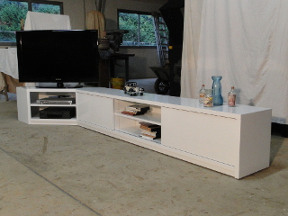 meuble de tv pour angle d'appartement laqué blanc