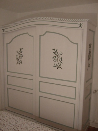 armoire de chambre blanche en chêne laqué