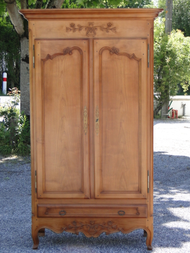 armoire en merisier de petite dimension pour chambre rduite ou entre de maison