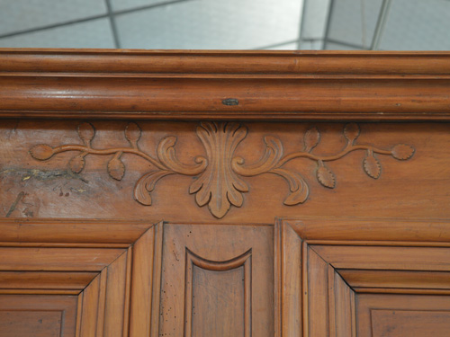 armoire sculptee restauration de meuble