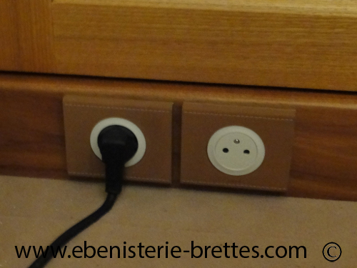 prise lectrique adapte dans le meuble