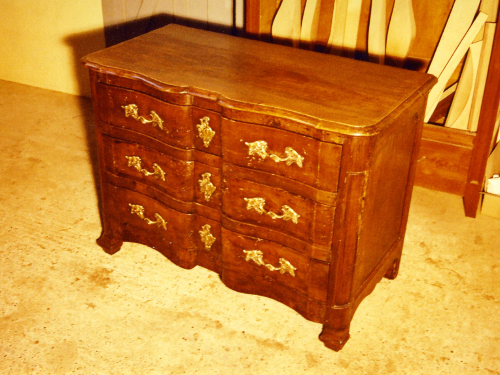 grande commode de style Louis XIV en chne