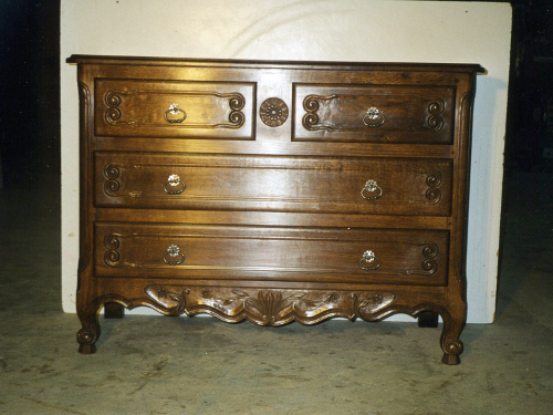 commode  quatre tiroirs sculpte en chne neuve