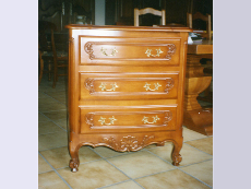 petite commode en bois de merisier pour appartement