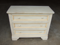 commode en chne laque coquille d'oeuf