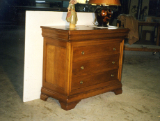 commode de style Louis-Philippe en merisier de France