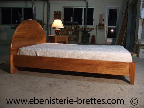 lit moderne en bois massif de grande dimension disponible sur Nice, Marseille et France entière