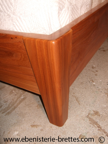 pied d'angle de lit en bois pour petit dossier