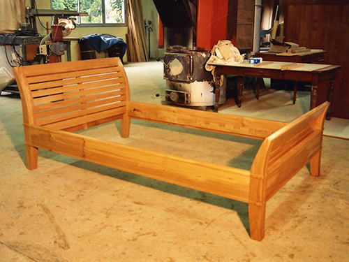 lit moderne en bois de chene sur mesure