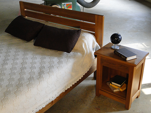 tete de lit contemporaine avec sa table de chevet