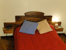 tête de lit en bois de noyer massif contemporain
