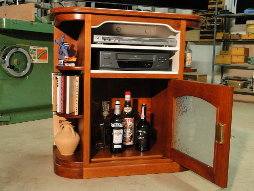 petit meuble bar télévision de style Louis-Philippe sur mesure
