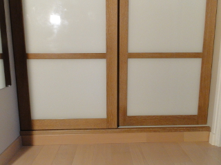 bas de portes de placard coulissantes contemporaines simples