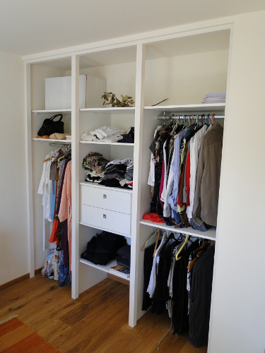 AVANT apperçu d'un intérieur de placard dressing