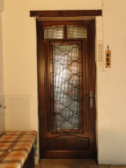 porte d'entrée de maison ancienne en chêne massif et verre