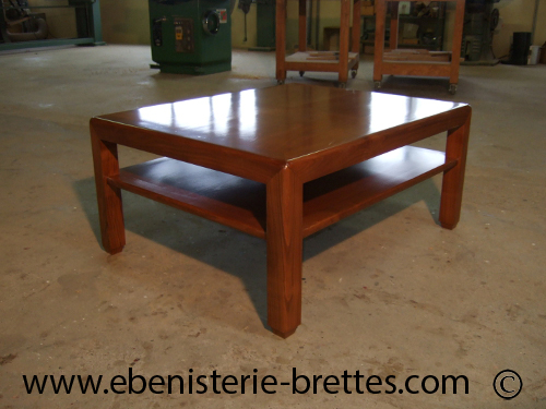 table basse carre en bois