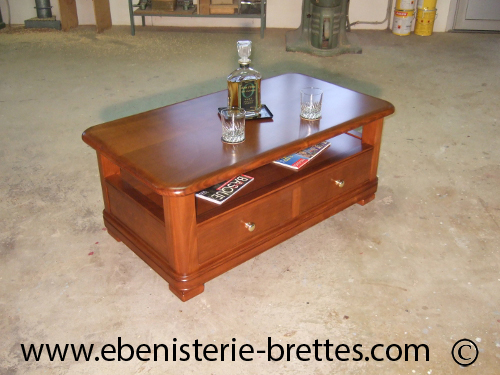 table basse en bois sur mesure avec tiroirs