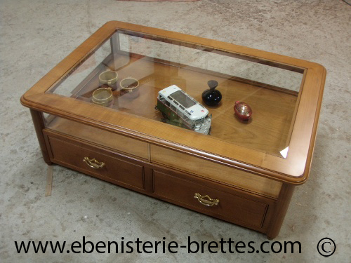 table basse en bois de merisier