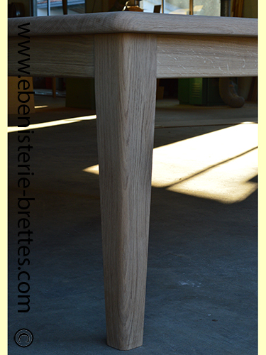grande table carree en bois brut