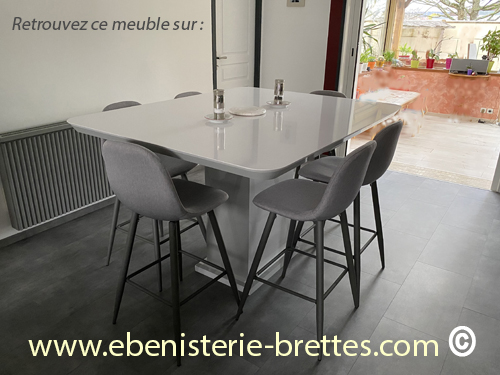 table de repas en quartz blanc avec pied central