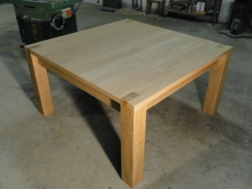 table design carrée en chêne massif