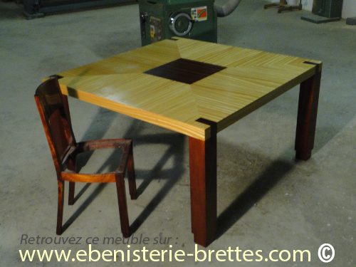 table moderne bois clair et foncé