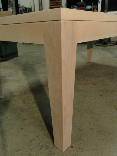 table contemporaine en bois sur mesure