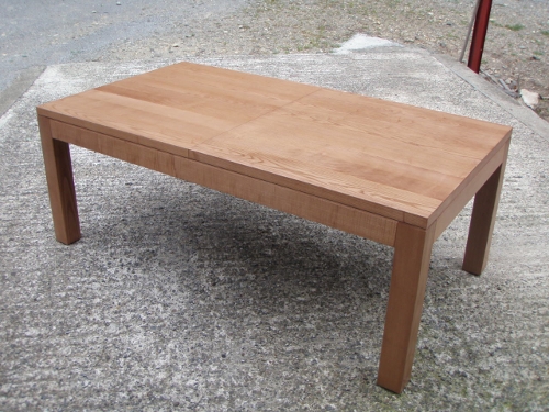 table rectangulaire moderne en bois clair