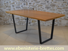 table de repas en bois et pied fer